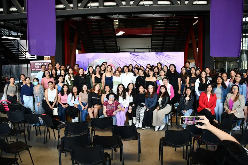 día internacional de la mujer asistentes - Maggie Salgado